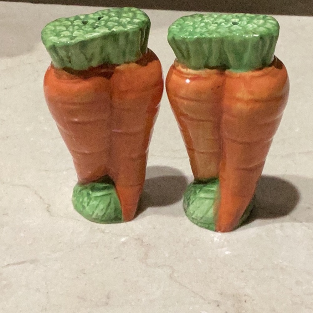 Vintage Garden Carrots Ceramic Salt & Pepper shakers